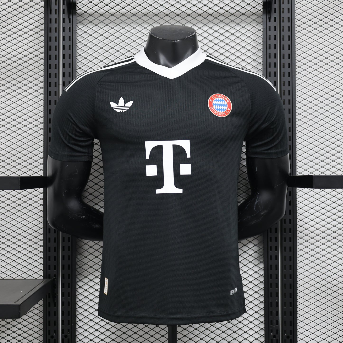 24/25 Player Bayern Munich Black Goalkeeper S-XXL