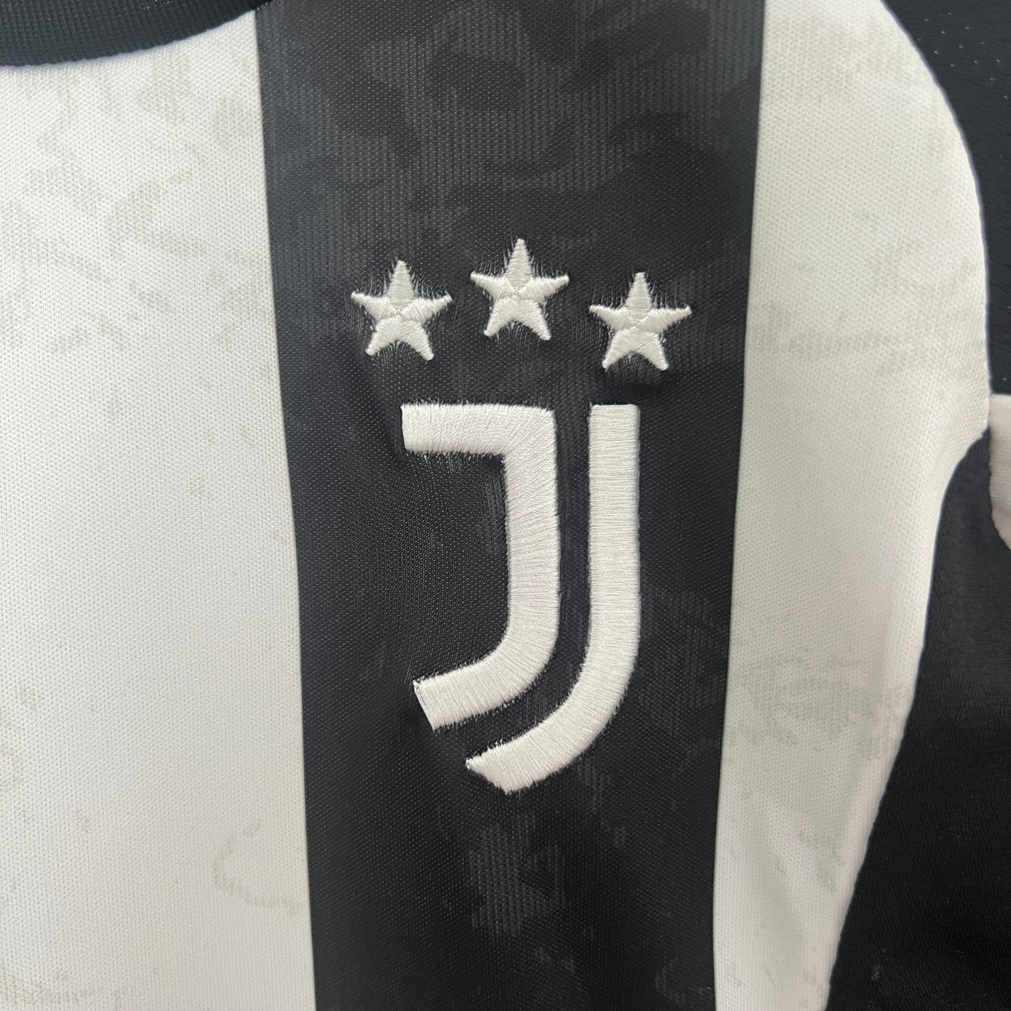 Maillot Enfant Domicile Juventus 2024/2025 Taille : 16-28