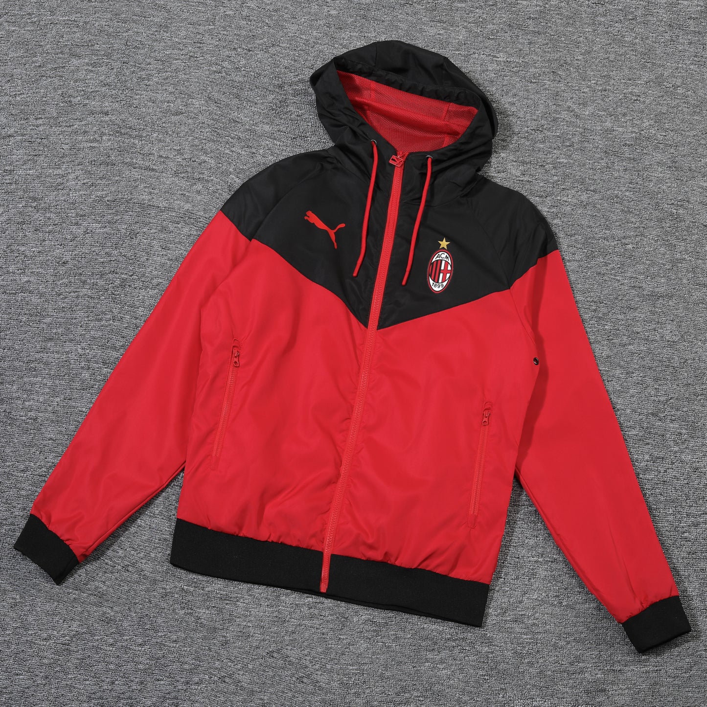 Trench coat AC Milan, disponible en tailles S à XXL.