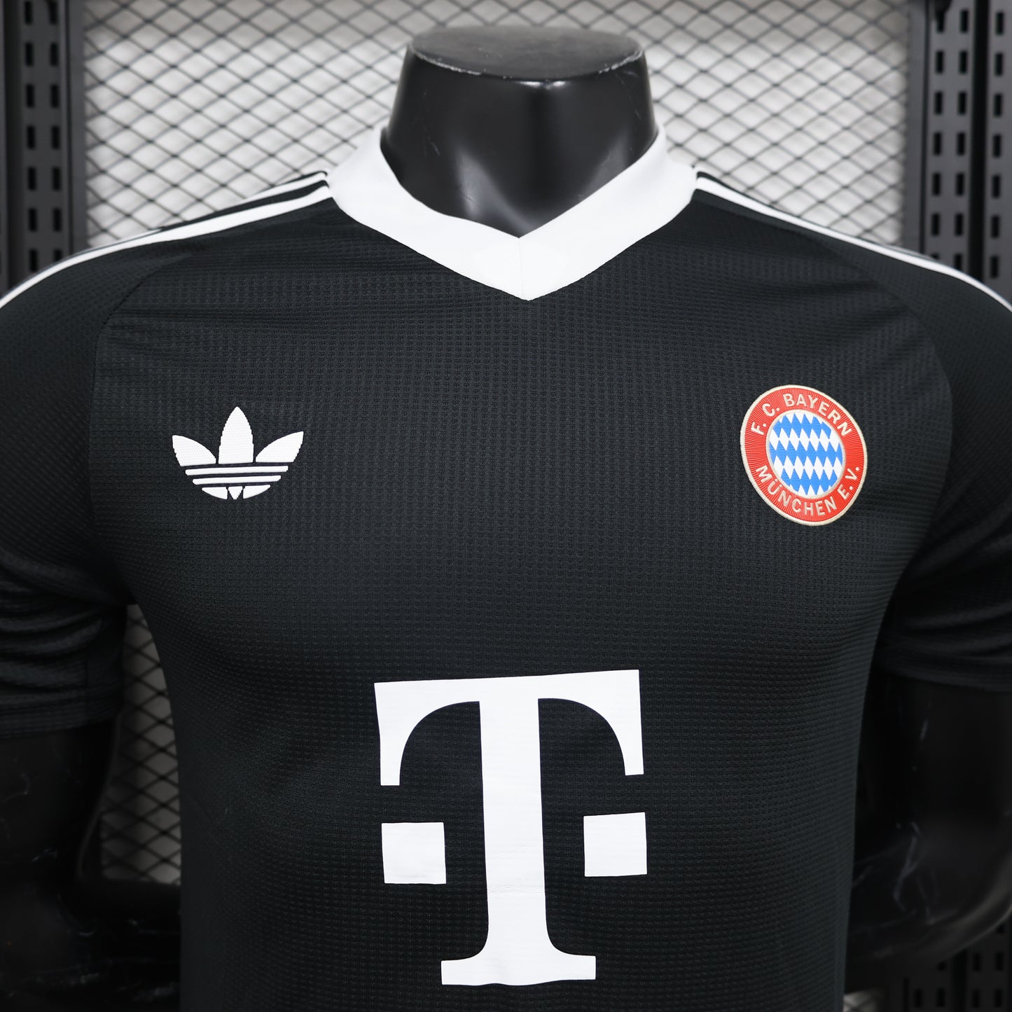 24/25 Player Bayern Munich Black Goalkeeper S-XXL