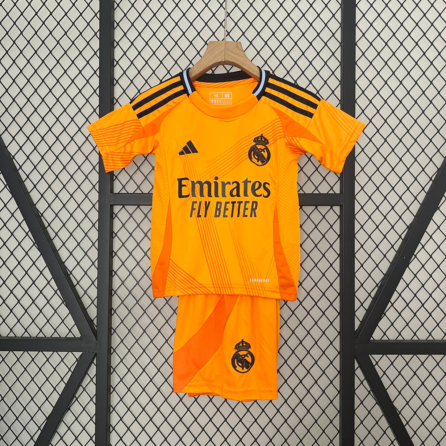 Maillot Extérieur Enfant Real Madrid 2024/2025 Taille : 16-28